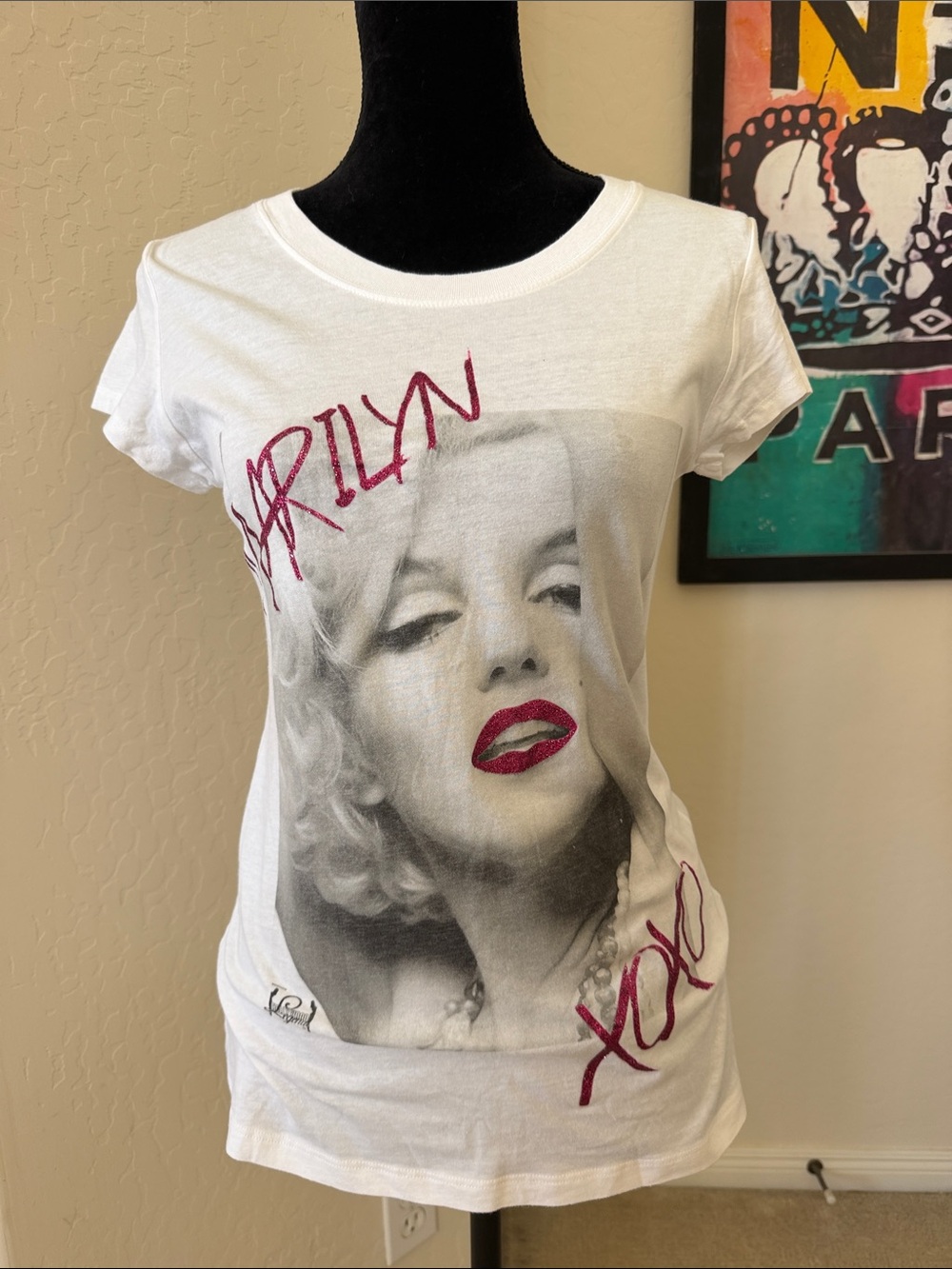 Marilyn Graphic Hollywood Legends White Tee With Pink Glitter Accents SZ L